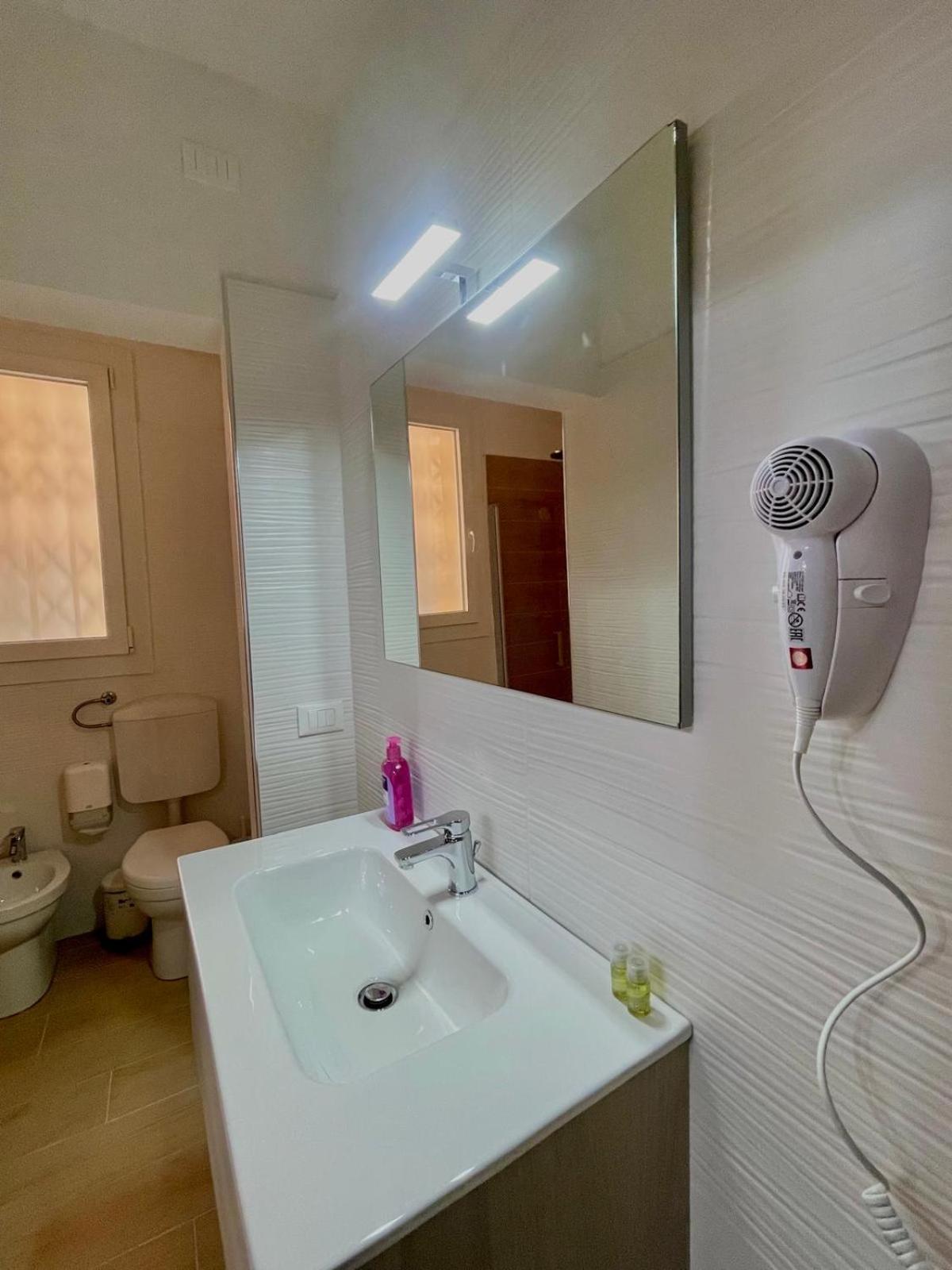50 Tourist House Bologna - Pratello - Self Check-In Apartment Ngoại thất bức ảnh