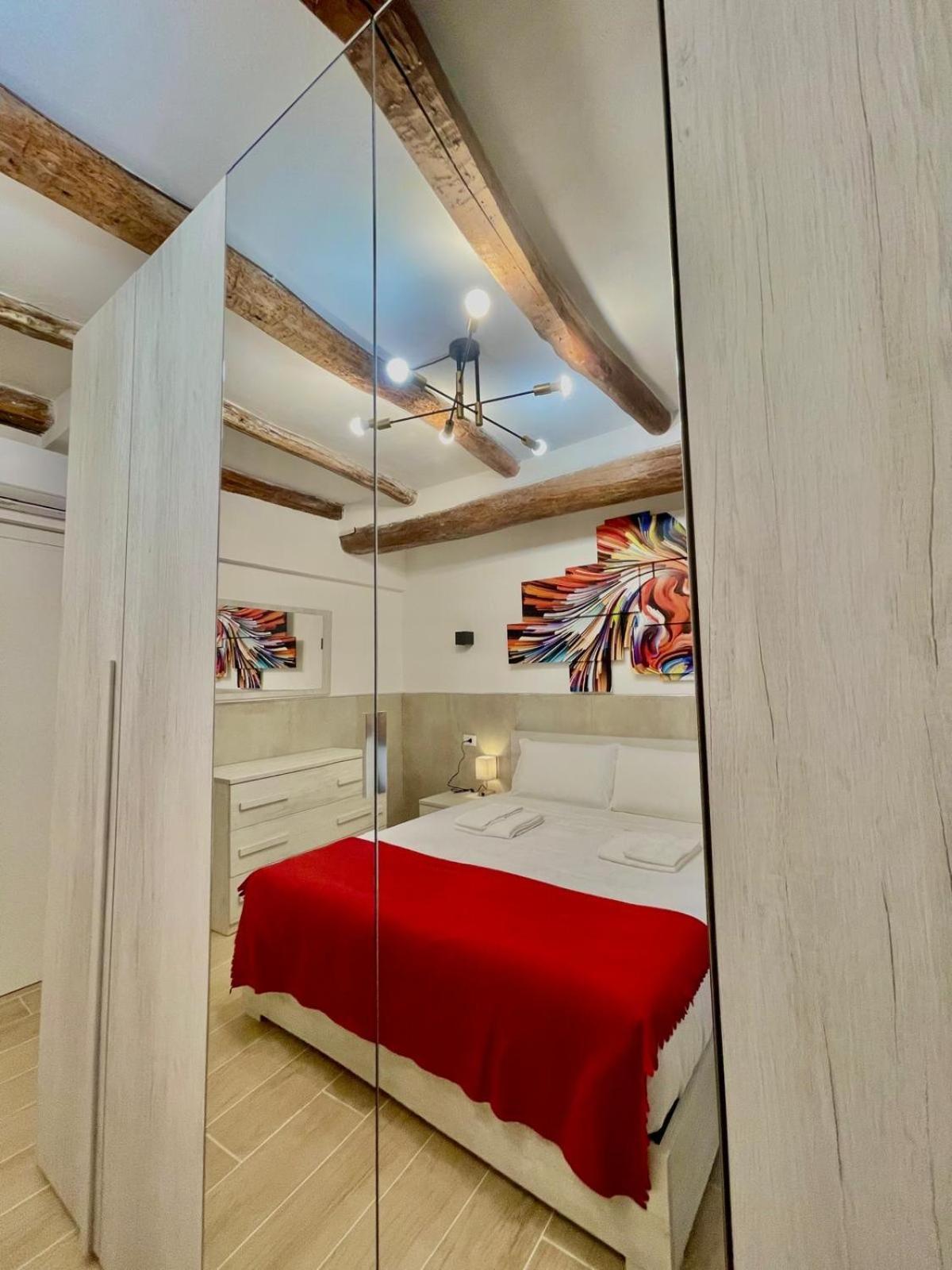 50 Tourist House Bologna - Pratello - Self Check-In Apartment Ngoại thất bức ảnh