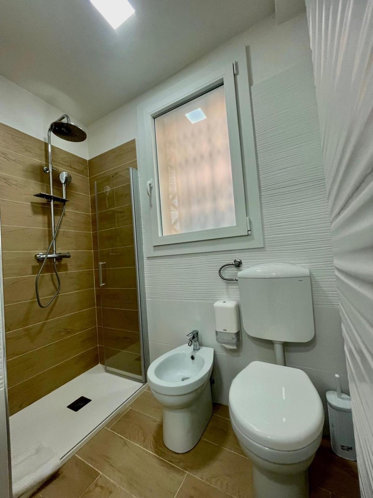 50 Tourist House Bologna - Pratello - Self Check-In Apartment Ngoại thất bức ảnh