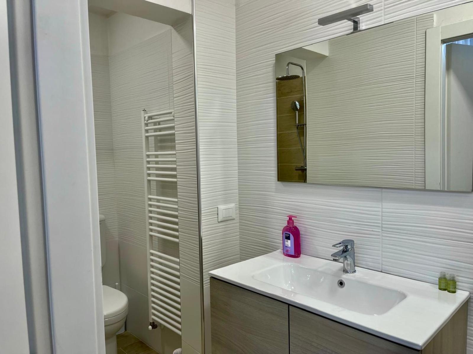 50 Tourist House Bologna - Pratello - Self Check-In Apartment Ngoại thất bức ảnh